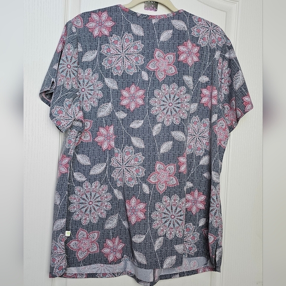 Women's Premiere Healing Hands Floral Short Sleeve Scrub Top 2X - Picture 4 of 6